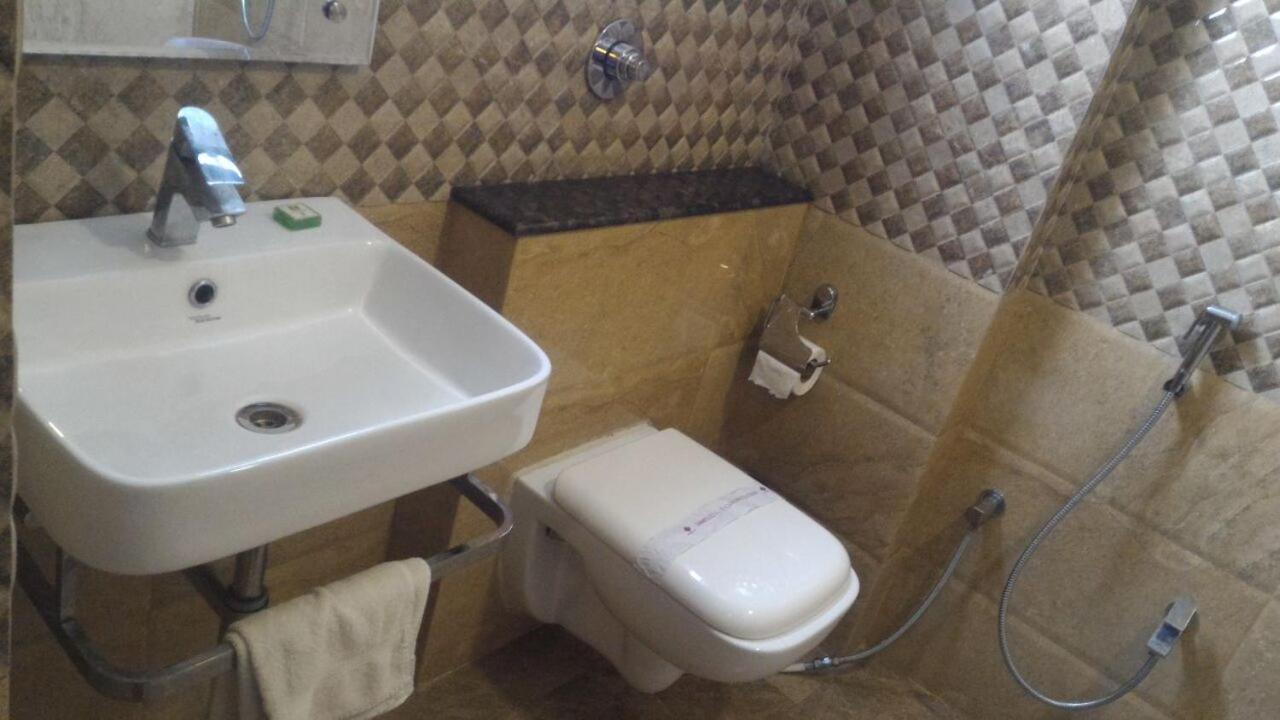 Hotel Sandstone Inn Lucknow Exterior foto