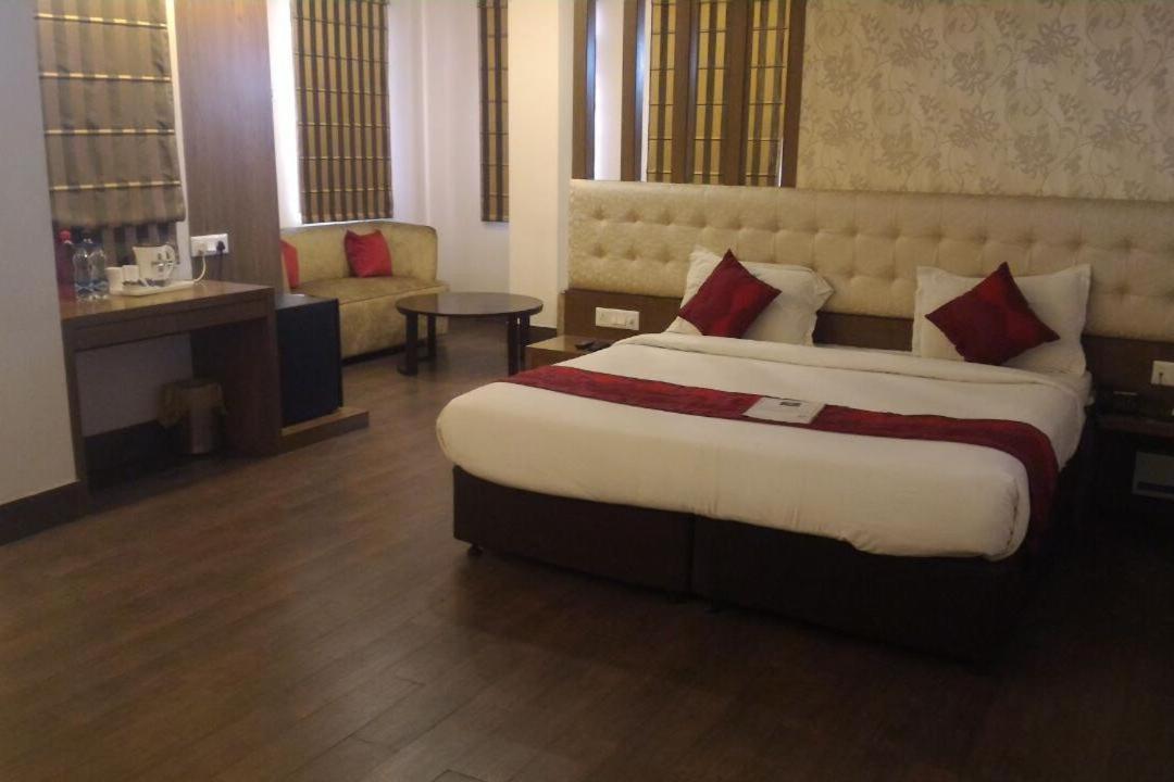 Hotel Sandstone Inn Lucknow Exterior foto
