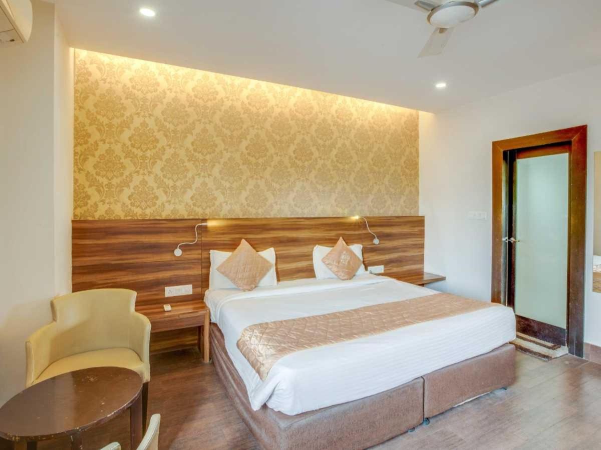 Hotel Sandstone Inn Lucknow Exterior foto