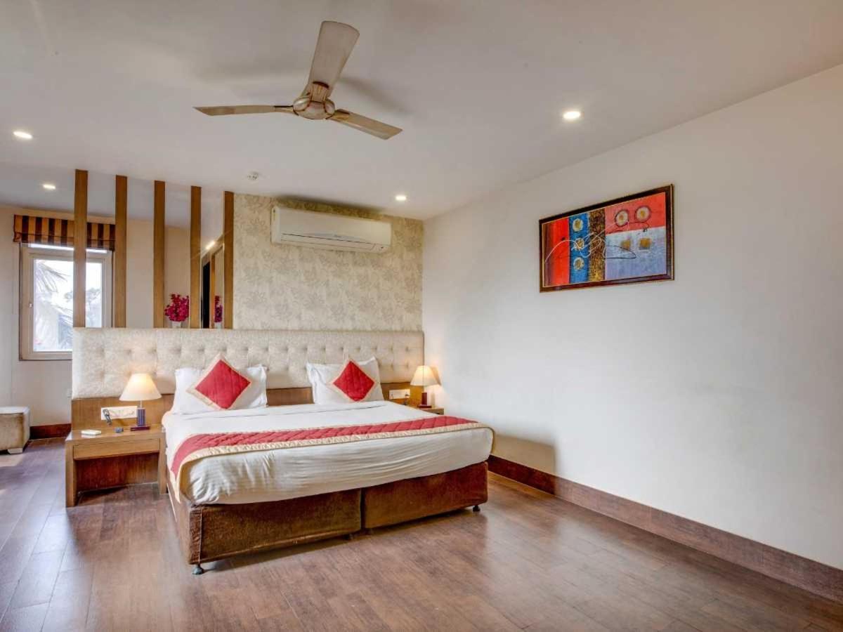 Hotel Sandstone Inn Lucknow Exterior foto